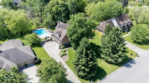 12247 Old Stone Drive Indianapolis IN 46236