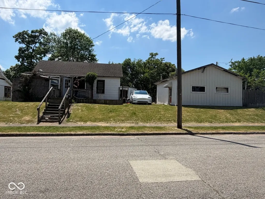 1313 E Scott Street Vincennes IN 47591