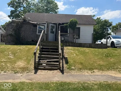 1313 E Scott Street Vincennes IN 47591