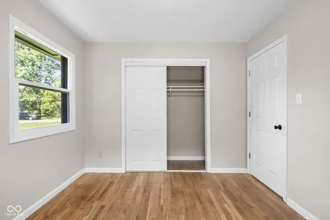 121 Buisdale Drive Indianapolis IN 46214