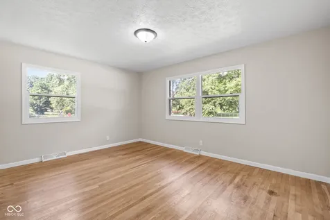 121 Buisdale Drive Indianapolis IN 46214
