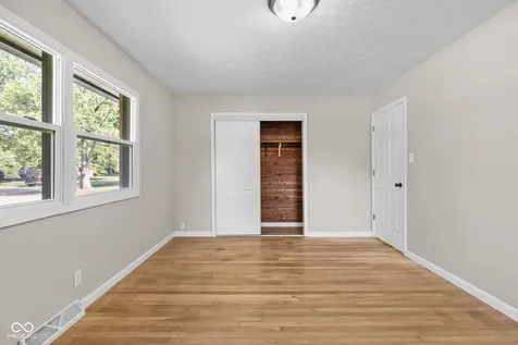 121 Buisdale Drive Indianapolis IN 46214