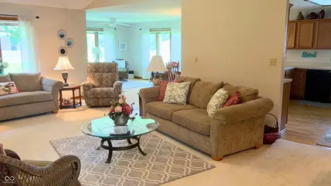 5152 Montpelier Court Columbus IN 47203