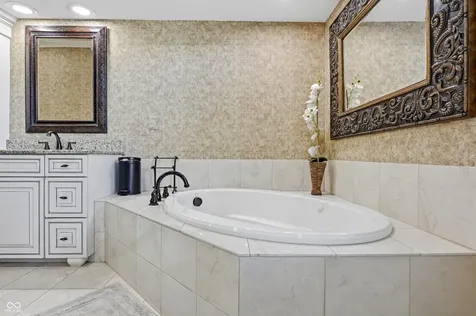 9133 Bluestone Circle Indianapolis IN 46236