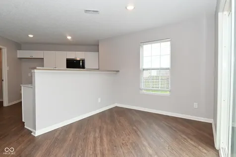 647 Hickory Pine Drive New Whiteland IN 46184