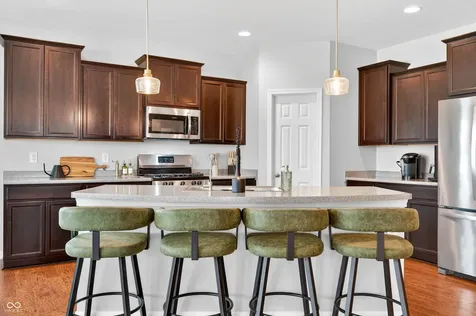 2089 Deer Valley Court Columbus IN 47201