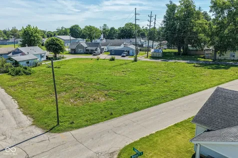 102 Oak Street Columbus IN 47201