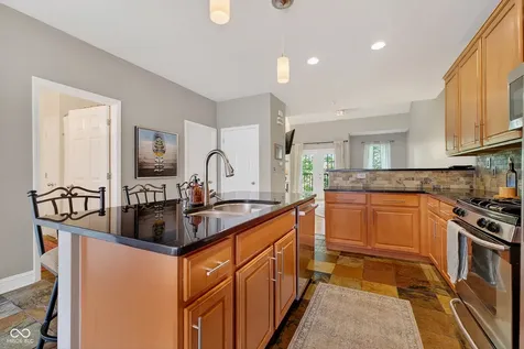 1037 Reserve Way Indianapolis IN 46220