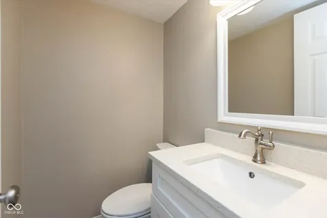 7703 Sunblest Boulevard Fishers IN 46038