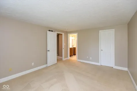 7703 Sunblest Boulevard Fishers IN 46038