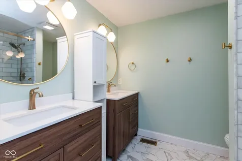 7703 Sunblest Boulevard Fishers IN 46038