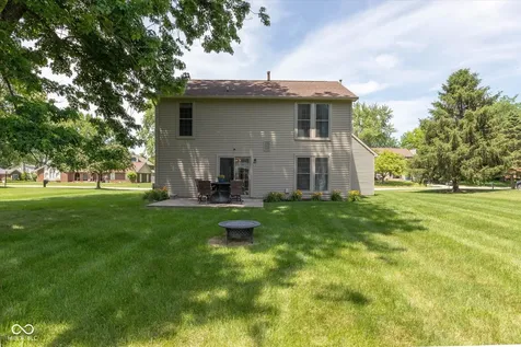 7703 Sunblest Boulevard Fishers IN 46038