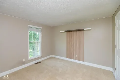 7703 Sunblest Boulevard Fishers IN 46038