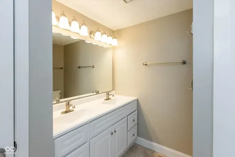 7703 Sunblest Boulevard Fishers IN 46038