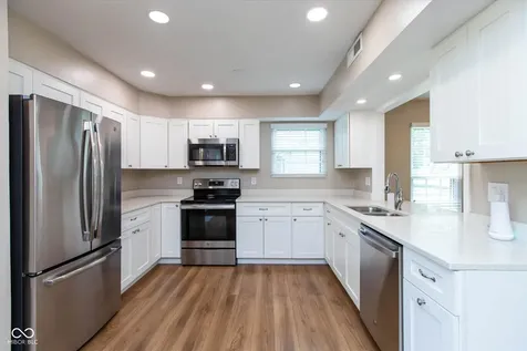 7703 Sunblest Boulevard Fishers IN 46038