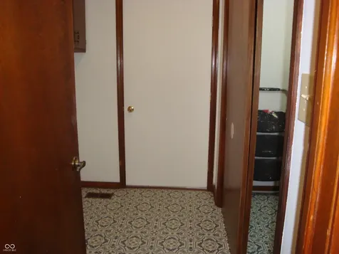 8154 Old Farm Lane Indianapolis IN 46214