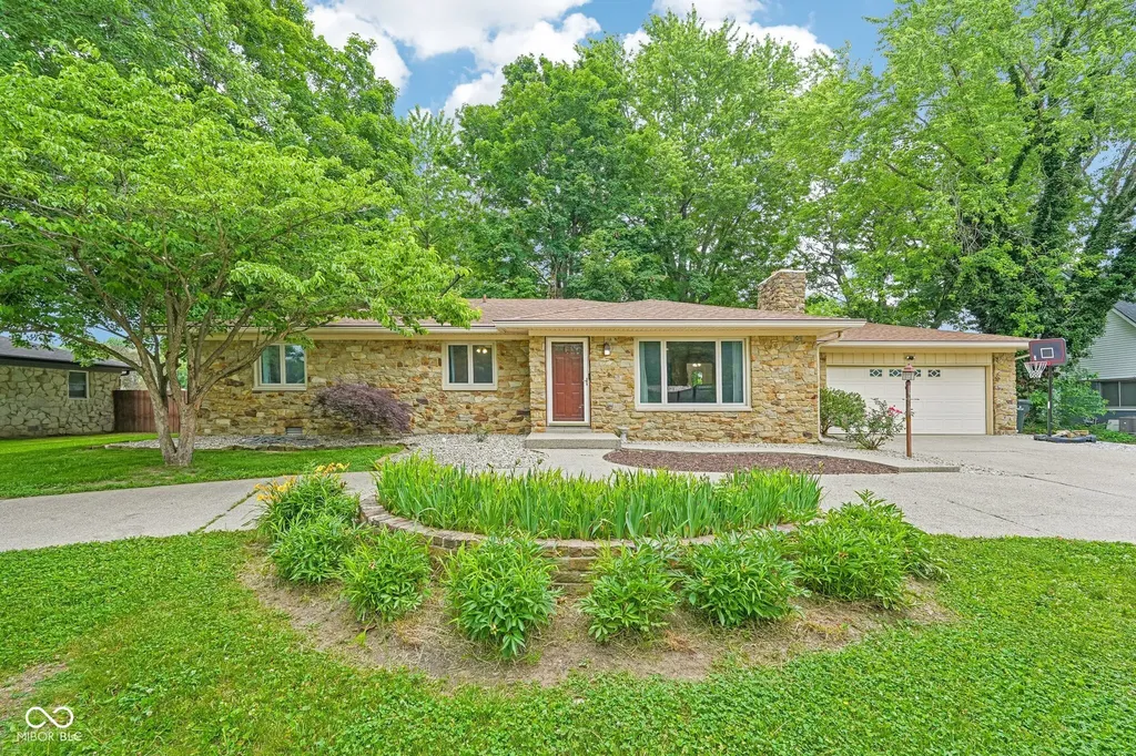 3022 San Jose Greenwood IN 46143
