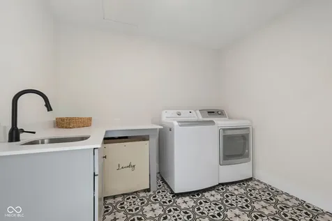 8905 Whitestown Road Zionsville IN 46077