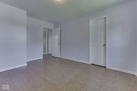 2942 Coles Creek Lane Indianapolis IN 46217
