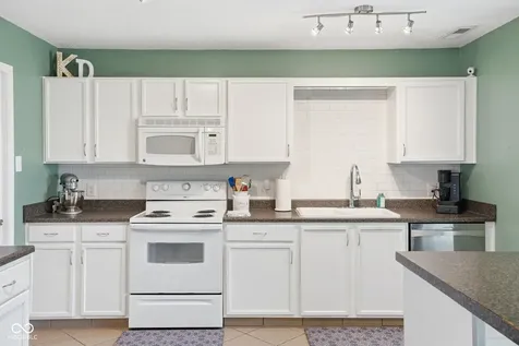 1726 Sonesta Way Indianapolis IN 46217