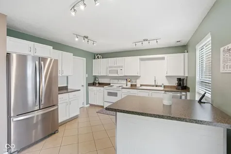 1726 Sonesta Way Indianapolis IN 46217