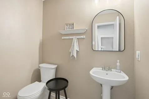 1726 Sonesta Way Indianapolis IN 46217