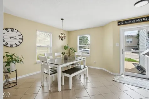 1726 Sonesta Way Indianapolis IN 46217