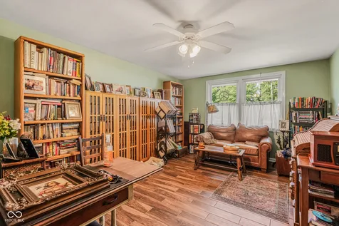 1603 Mccullough Lane Columbus IN 47203