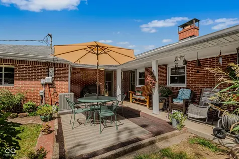 1603 Mccullough Lane Columbus IN 47203