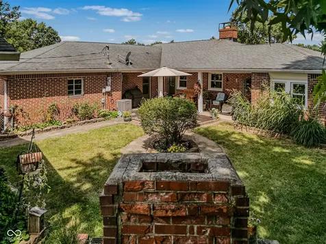 1603 Mccullough Lane Columbus IN 47203