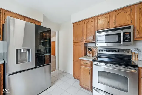 1106 Acadia Court Indianapolis IN 46217
