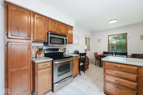 1106 Acadia Court Indianapolis IN 46217