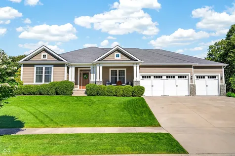 1714 Deer Creek Way Columbus IN 47201