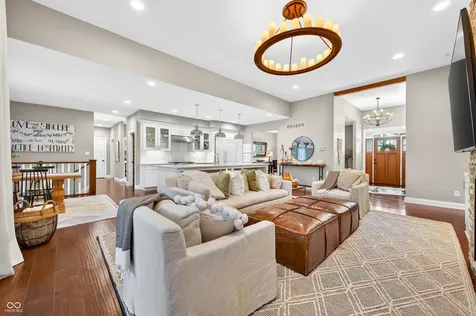 1714 Deer Creek Way Columbus IN 47201