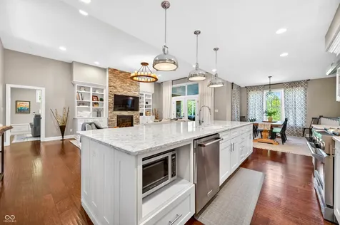 1714 Deer Creek Way Columbus IN 47201