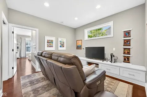 1714 Deer Creek Way Columbus IN 47201