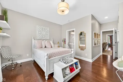 1714 Deer Creek Way Columbus IN 47201