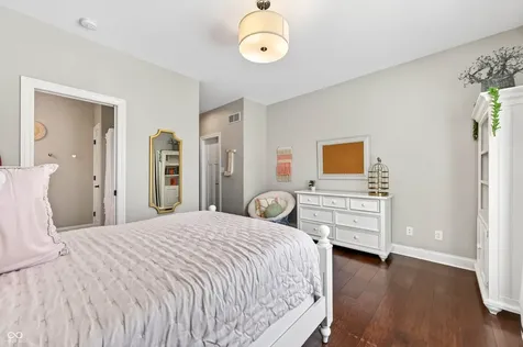 1714 Deer Creek Way Columbus IN 47201