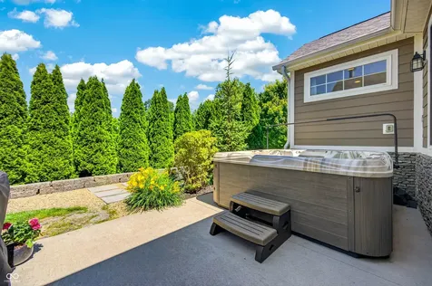 1714 Deer Creek Way Columbus IN 47201