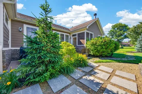 1714 Deer Creek Way Columbus IN 47201