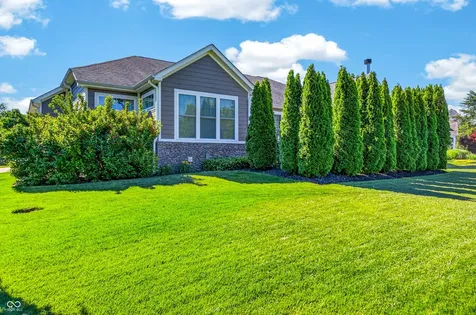 1714 Deer Creek Way Columbus IN 47201