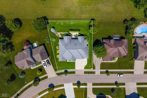 1714 Deer Creek Way Columbus IN 47201