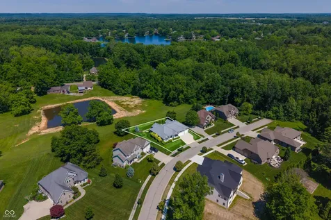 1714 Deer Creek Way Columbus IN 47201