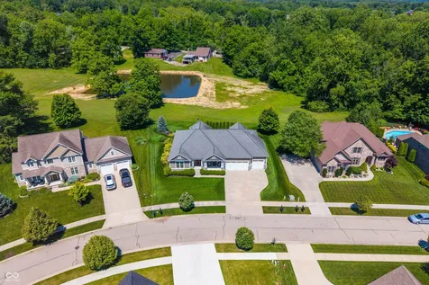 1714 Deer Creek Way Columbus IN 47201