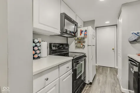 2090 Thriving Drive Columbus IN 47201