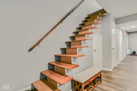 2090 Thriving Drive Columbus IN 47201
