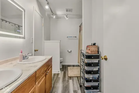 2090 Thriving Drive Columbus IN 47201