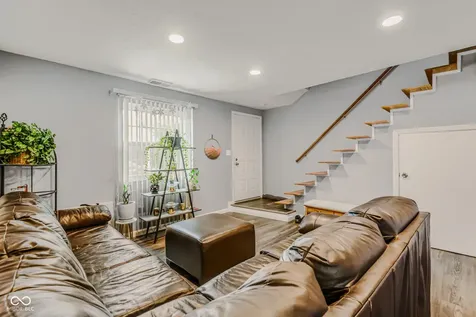 2090 Thriving Drive Columbus IN 47201