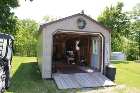 13517 N County Road 275 W Roachdale IN 46172