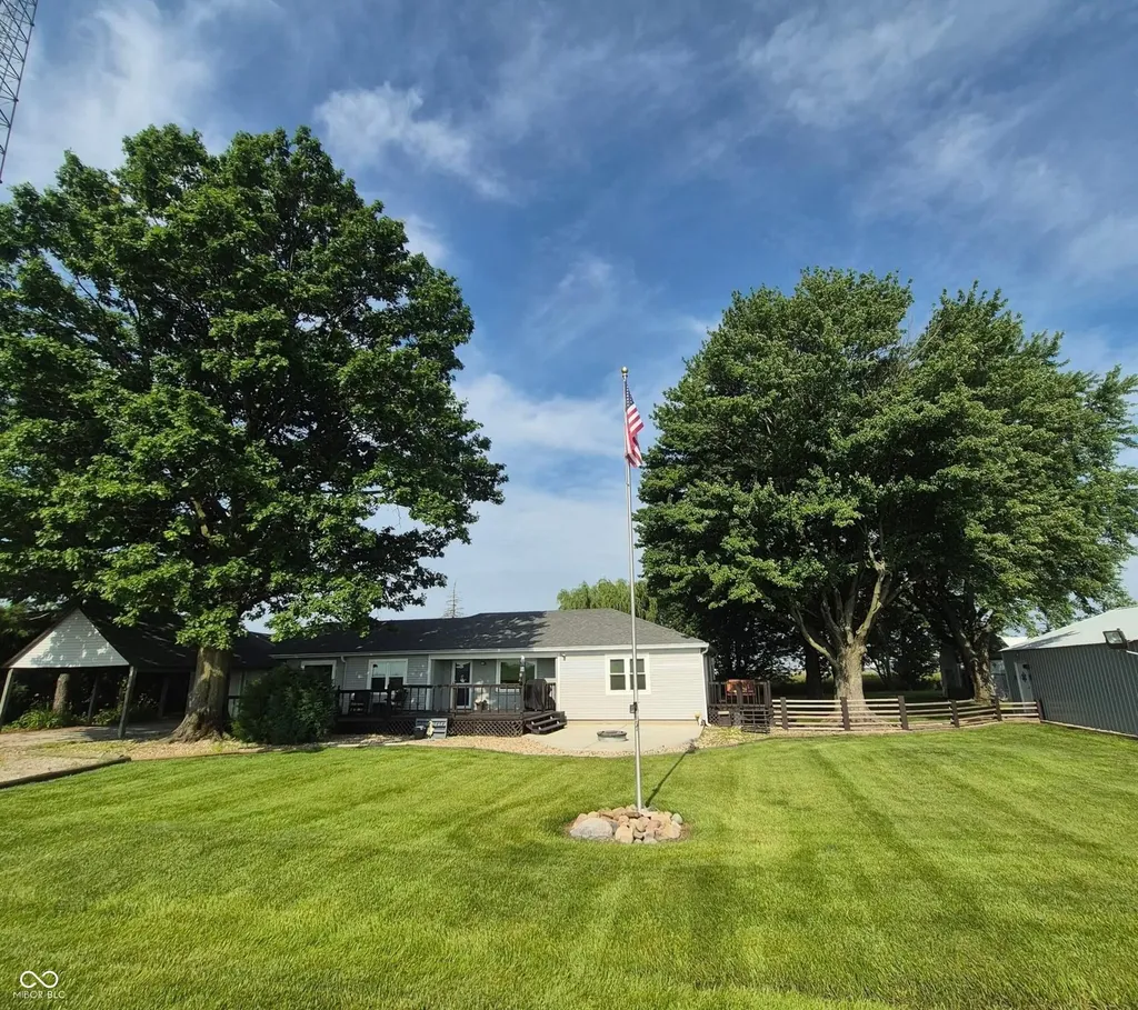 5494 N 300 E Whiteland IN 46184